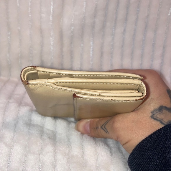 Gucci🌹🌹🌹 Beige Leather Wallet with Silver Hardware - Picture 8 of 9